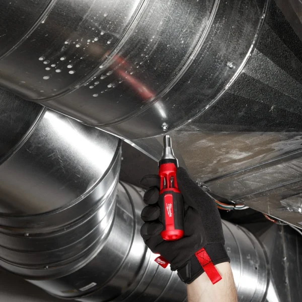 Milwaukee 9 In 1 Ratcheting Multibit Screwdriver Live Action - 4932471598